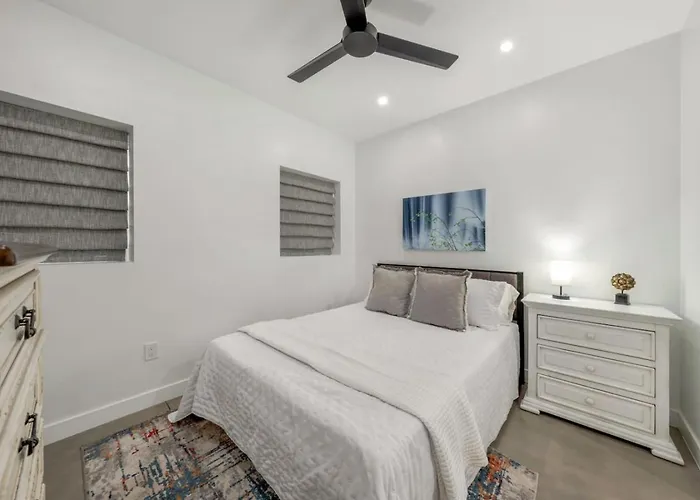 House And Casita, Total Of 4 Bedroom And 3 Ba, Sam Hughes Holiday home