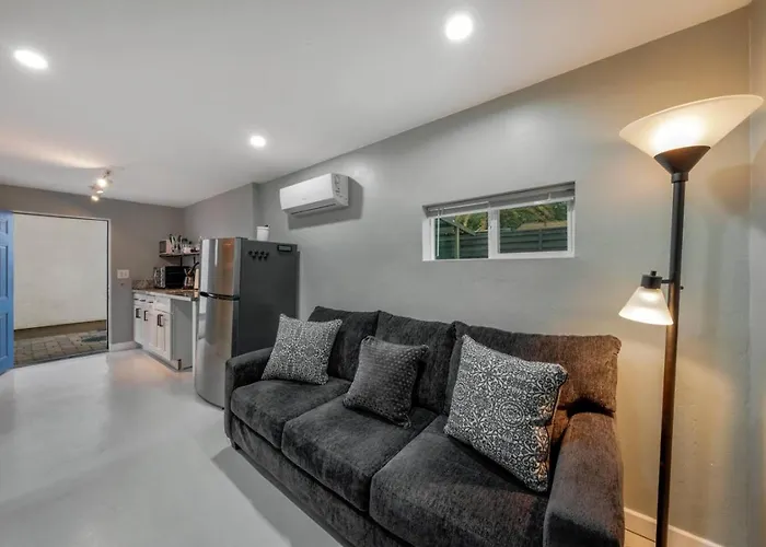 House And Casita, Total Of 4 Bedroom And 3 Ba, Sam Hughes Holiday home *